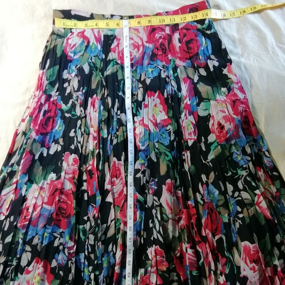 Laura floral skirt with pleating look size S - Picture 3 of 5